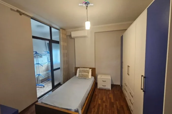 Tirane, jepet me qera apartament 3+1 Kati 3, 140 m² (Rruga Him Kolli)