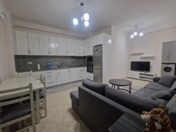 Tirane, jepet me qera apartament 1+1 Kati 1, 70 m² 400 € (Pallatet Cabej)