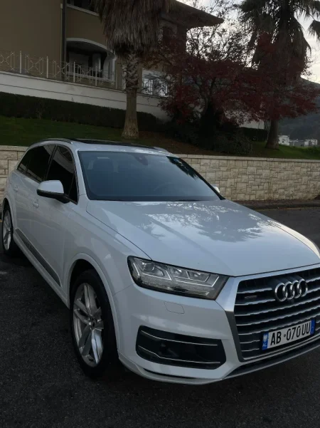 Tirane, shes makine Audi Q7 Benzin, e bardhë automatik Kondicioner 220.000 km 17.000 €