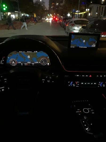 Tirane, shes makine Audi Q7 Benzin, e bardhë automatik Kondicioner 220.000 km 17.000 €