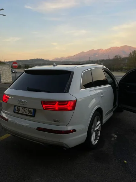 Tirane, shes makine Audi Q7 Benzin, e bardhë automatik Kondicioner 220.000 km 17.000 €