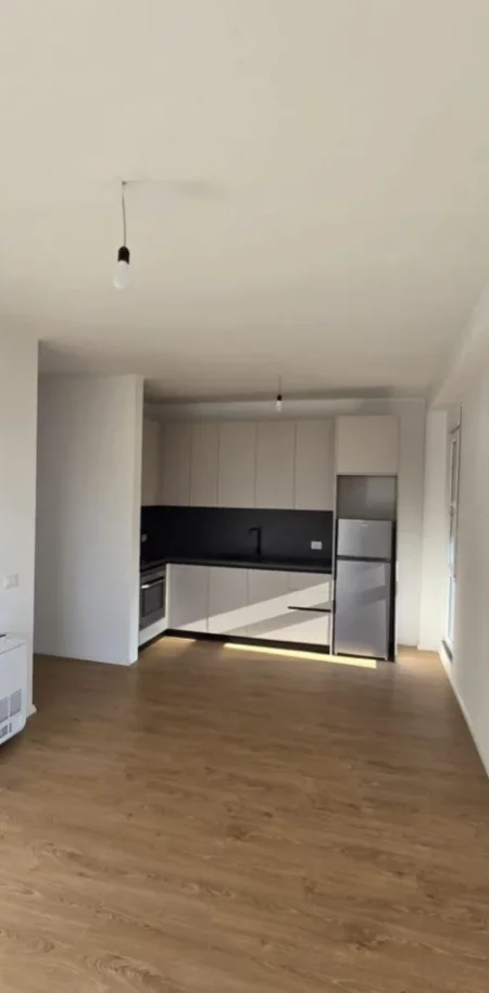Tirane, jepet me qera 2+1 Kati 4, 98 m² 730 € (Rruga Egnatia)