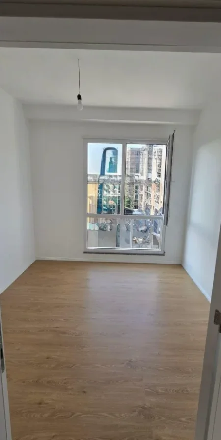 Tirane, jepet me qera 2+1 Kati 4, 98 m² 730 € (Rruga Egnatia)