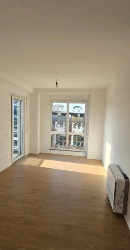 Tirane, jepet me qera 2+1 Kati 4, 98 m² 730 € (Rruga Egnatia)