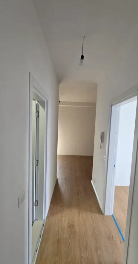 Tirane, jepet me qera 2+1 Kati 4, 98 m² 730 € (Rruga Egnatia)