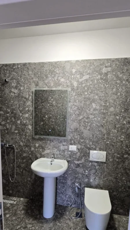 Tirane, jepet me qera 2+1 Kati 4, 98 m² 730 € (Rruga Egnatia)