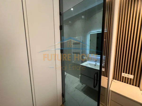 Tirane, shitet apartament 2+1+Ballkon Kati 5, 86 m² 270.000 € (Parku)