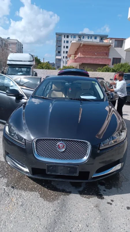Berat, shitet makine JAGUAR XF LIMITED Nafte, automatik Kondicioner 290.000 km 6.000 €