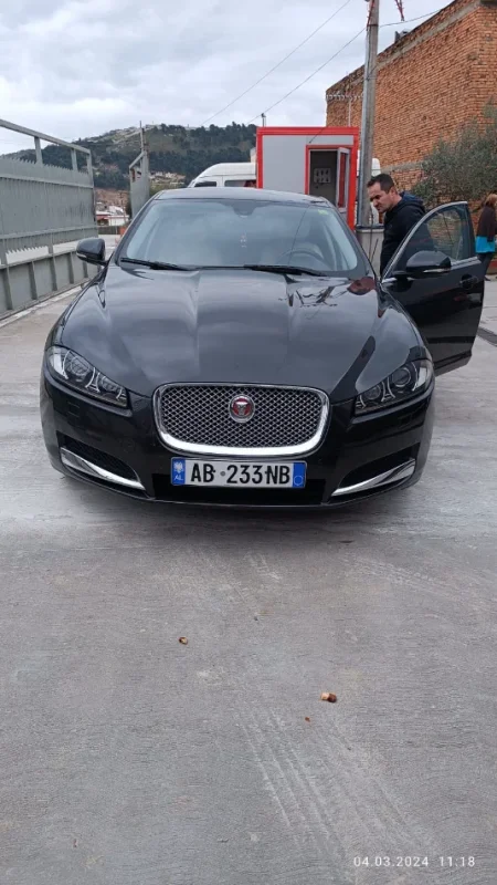 Berat, shitet makine JAGUAR XF LIMITED Nafte, automatik Kondicioner 290.000 km 6.000 €
