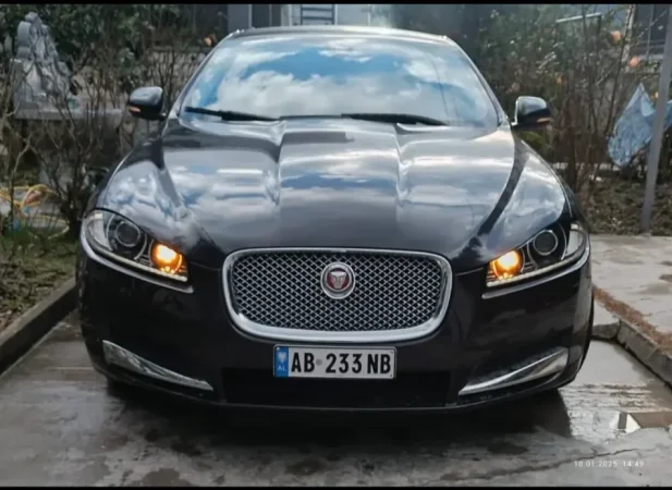Berat, shitet makine JAGUAR XF LIMITED Nafte, automatik Kondicioner 290.000 km 6.000 €