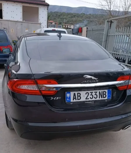 Berat, shitet makine JAGUAR XF LIMITED Nafte, automatik Kondicioner 290.000 km 6.000 €