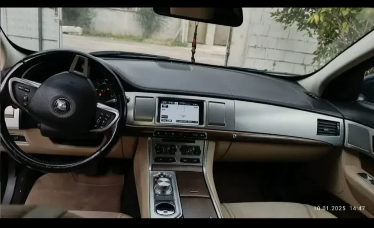 Berat, shitet makine JAGUAR XF LIMITED Nafte, automatik Kondicioner 290.000 km 6.000 €