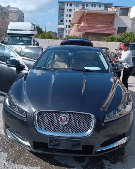 Berat, shitet makine JAGUAR XF LIMITED Nafte, automatik Kondicioner 290.000 km 6.000 €