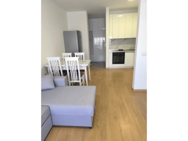 Tirane, jepet me qera apartament 2+1+Ballkon Kati 4, 88 m² 750 € (Don Bosko)