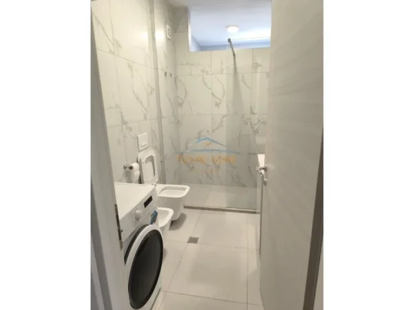 Tirane, jepet me qera apartament 2+1+Ballkon Kati 4, 88 m² 750 € (Don Bosko)