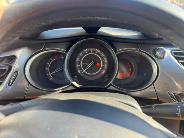 Diber, shitet makine Citroen c3 Nafte, manuale Kondicioner 3900 euro