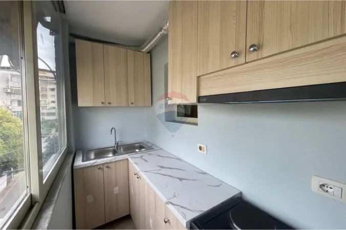 Tirane, jepet me qera apartament , 55 m² 520 € (Ambasada Amerikane, Tiranë)
