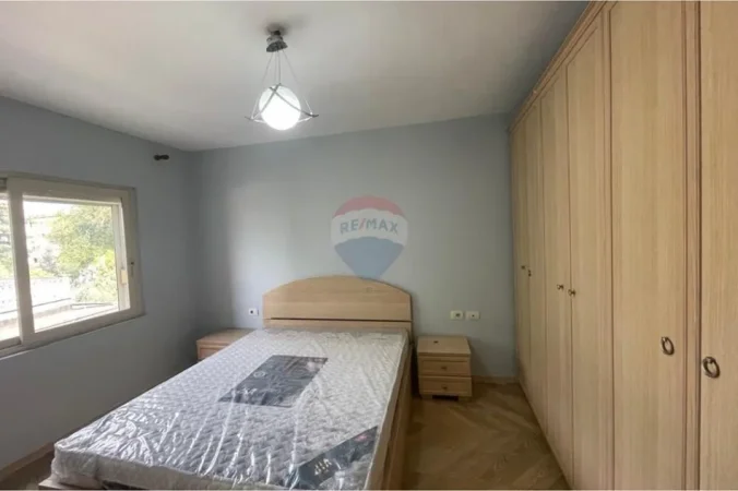Tirane, jepet me qera apartament , 55 m² 520 € (Ambasada Amerikane, Tiranë)