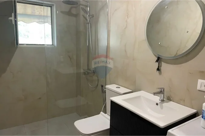 Tirane, jepet me qera apartament , 55 m² 520 € (Ambasada Amerikane, Tiranë)