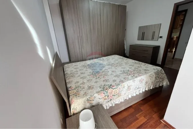 Tirane, jepet me qera apartament , 83 m² 551 € (Rruga Him Kolli,)