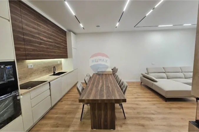 Tirane, jepet me qera apartament , 196 m² 2.000 € 