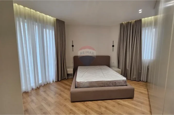 Tirane, jepet me qera apartament , 196 m² 2.000 € 