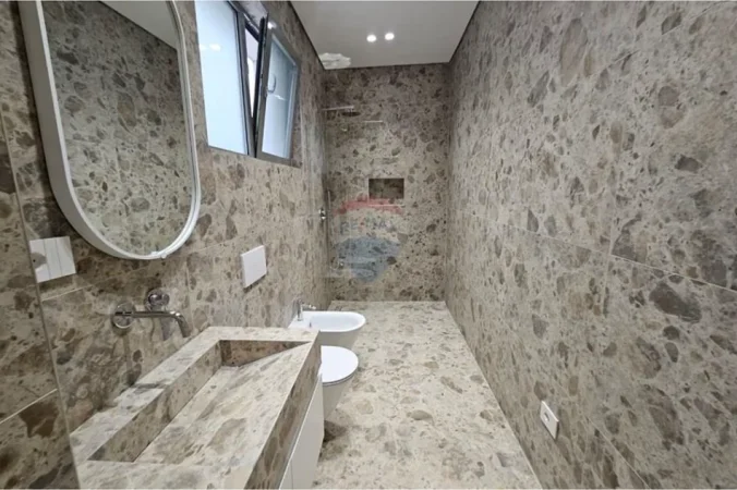 Tirane, jepet me qera apartament , 196 m² 2.000 € 