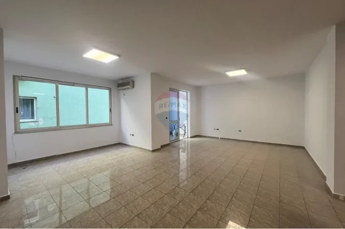 Tirane, jepet me qera zyre , 132 m² 1.500 € 