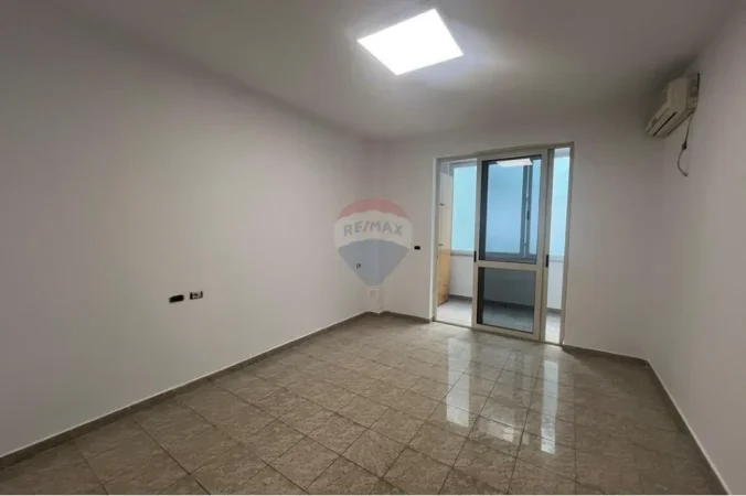 Tirane, jepet me qera zyre , 132 m² 1.500 € 