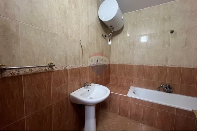 Tirane, jepet me qera zyre , 132 m² 1.500 € 