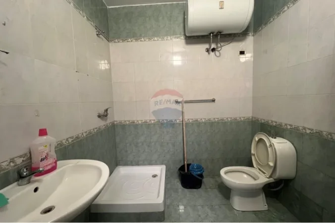 Tirane, jepet me qera zyre , 132 m² 1.500 € 