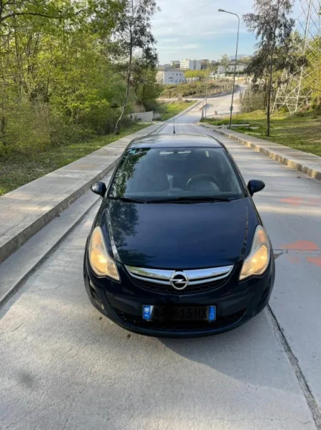 Durres, shes makine Opel corsa Benzin, blu automatik Kondicioner 140 km 3.300 €
