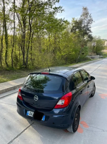 Durres, shes makine Opel corsa Benzin, blu automatik Kondicioner 140 km 3.300 €