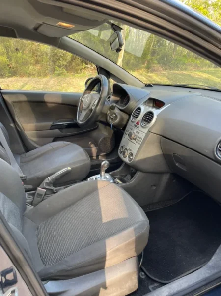 Durres, shes makine Opel corsa Benzin, blu automatik Kondicioner 140 km 3.300 €