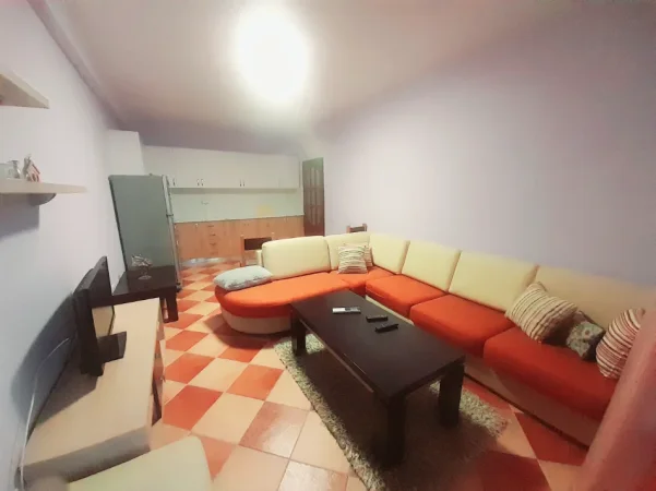 Tirane, jepet me qera apartament 1+1 Kati 2, 77 m² 38.000 Leke te Reja, (Pranë Fakultetit të Mjeksisë, Rruga Dibrës, Tiranë.)