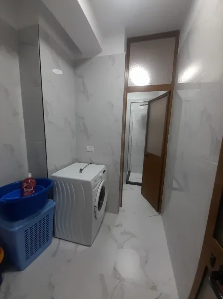 Tirane, jepet me qera apartament 1+1 Kati 2, 77 m² 38.000 Leke te Reja, (Pranë Fakultetit të Mjeksisë, Rruga Dibrës, Tiranë.)