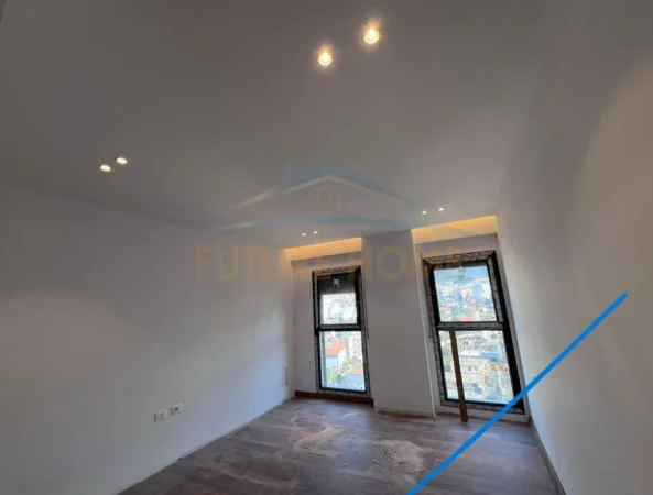 Tirane, shitet apartament 2+1+Ballkon Kati 8, 102 m² 179.000 € (Porcelan)