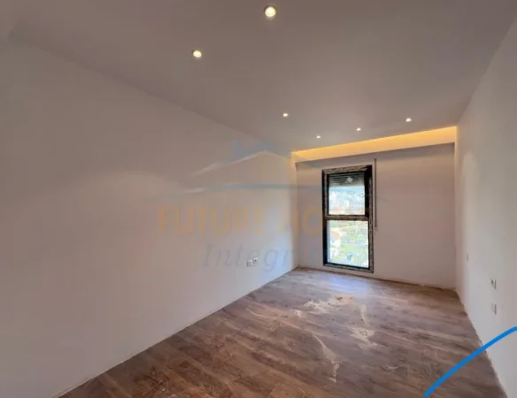 Tirane, shitet apartament 2+1+Ballkon Kati 8, 102 m² 179.000 € (Porcelan)