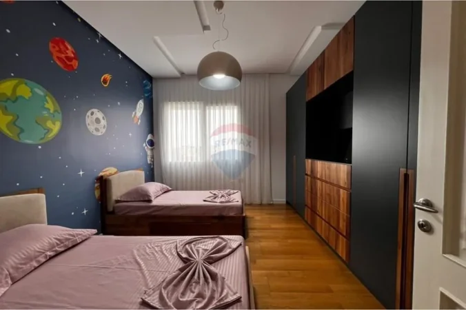 Tirane, jepet me qera apartament 2+1+Ballkon Kati 2, 2.000 € (kopshti Botanik)