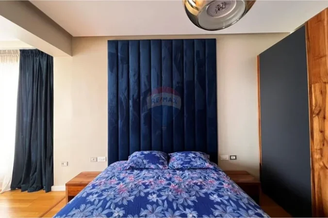 Tirane, jepet me qera apartament 2+1+Ballkon Kati 2, 2.000 € (kopshti Botanik)