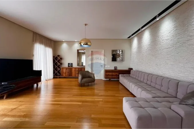 Tirane, jepet me qera apartament 2+1+Ballkon Kati 2, 2.000 € (kopshti Botanik)