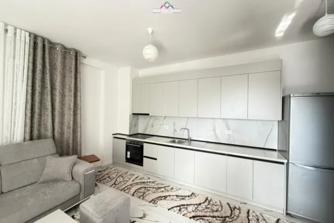 Tirane, jepet me qera apartament 1+1+Ballkon Kati 3, 70 m² 500 € (Rruga 5 Maji)