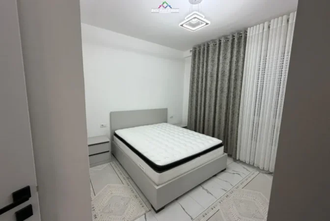 Tirane, jepet me qera apartament 1+1+Ballkon Kati 3, 70 m² 500 € (Rruga 5 Maji)