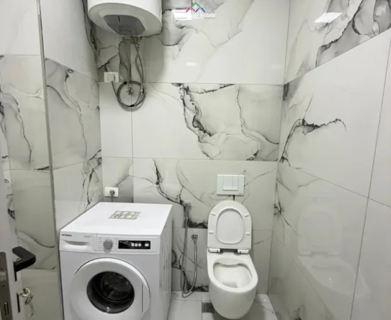 Tirane, jepet me qera apartament 1+1+Ballkon Kati 3, 70 m² 500 € (Rruga 5 Maji)