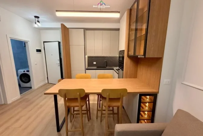 Tirane, jepet me qera apartament 1+1+Ballkon Kati 4, 62 m² 850 € (komuna e parisit)