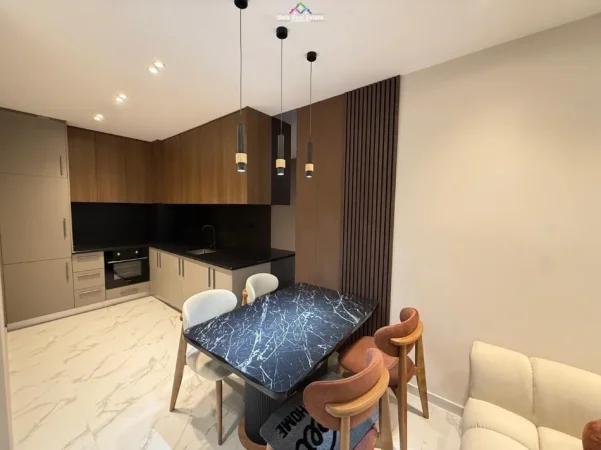 Tirane, jepet me qera apartament 1+1+Ballkon Kati 5, 75 m² 800 € (Rruga Dritan Hoxha)