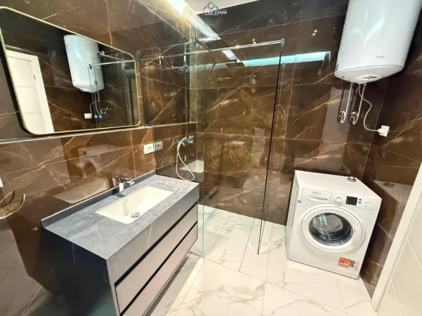 Tirane, jepet me qera apartament 1+1+Ballkon Kati 5, 75 m² 800 € (Rruga Dritan Hoxha)