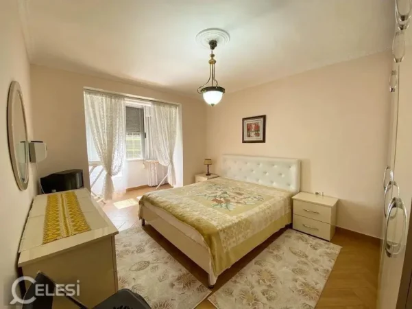 Tirane, jepet me qera apartament 1+1 Kati 4, 61 m² 55 000 Lek (Rruga Mine Peza)