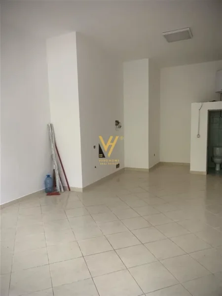 Tirane, shitet dyqan Kati 0, 38 m² 145.000 € (RRUGA ISLAM ALLA)