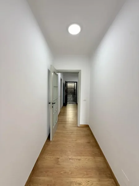 Tirane, jepet me qera apartament 2+1 Kati 3, 106 m² 1.000 € 